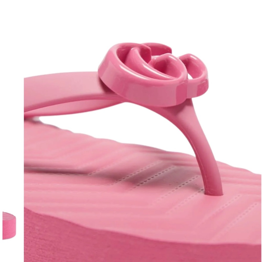 GUCCI Pascar Flip Flops in Chevron Rubber Pink - Picture 9 of 9